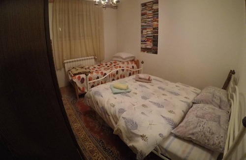 Zemun House | 60Sq peaceful, neer downtown, yard, free Wi-FI, Free parking x2