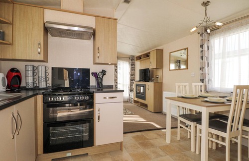 Bognor Regis Cottage | 610 CARAVAN, pet friendly, with pool in Bognor Regis
