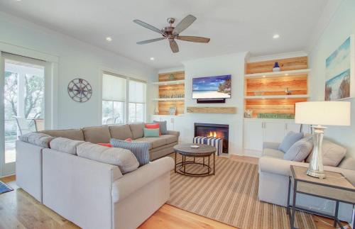 Isle of Palms House | 616 Carolina Boulevard by AvantStay Ocean Views from Decks