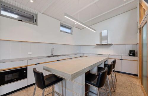 Middleton House | 62 Newell Ave Middleton - No Linen Included
