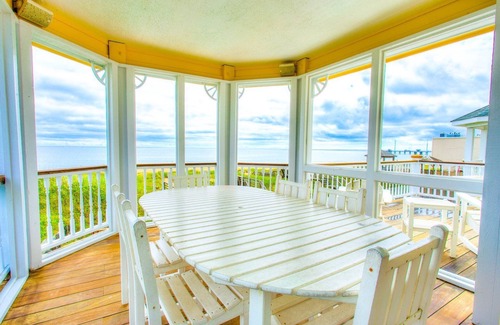 Nags Head House | 6200 Savannah * Oceanfront