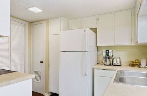 Highland Hills Apartment | 6203 Shadow Valley #B