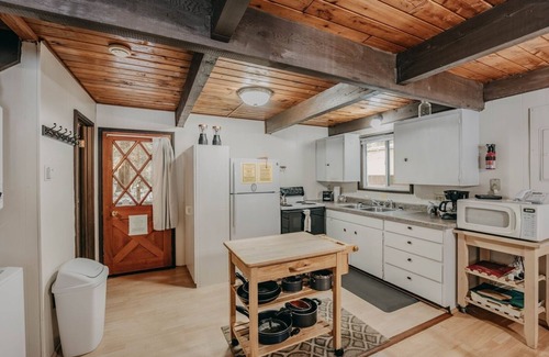 Glacier House | 63mbr - Hot Tub - Bbq - Pets Ok - Wifi - Sleeps 6 2 Bedroom Home by RedAwning