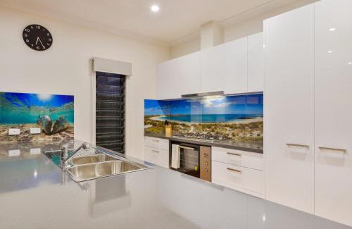 Exmouth House | 64 Madaffari Drive