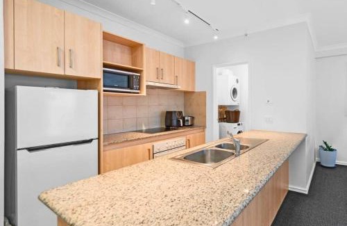 East Perth Apartment | 64 Sweeping Views Eastperth 2br Poolpkg