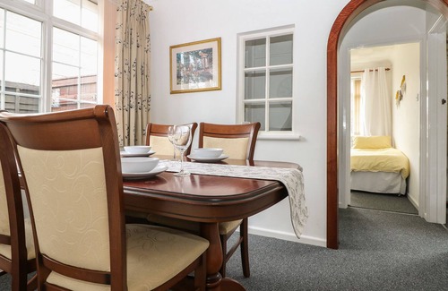 Worthing Cottage | 64 WISTON AVENUE, pet friendly, with a garden in Salvington