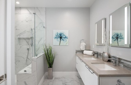 Carlsbad House | 645 Fresh Modern Condo Inside Resort Gates - Free Wifi - Walk to Spa