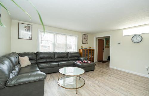 Randolph Apartment | 65 - 5BR Randolph - Elegant Haven near Dog Park