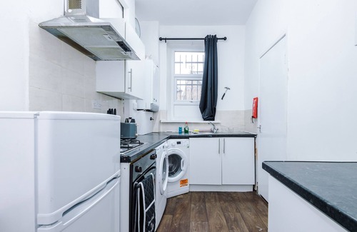 Bradford House | 65 Inch TV & Luxurious 2 Bedroom Suite for Your Ultimate Getaway Open