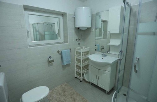 Veljun Primorski Apartment | 65 m² apartment with satellite TV, internet, balcony and terrace