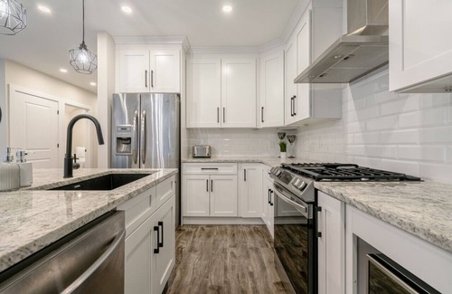Kingsville House | 65 on the Main in the heart of Kingsville
