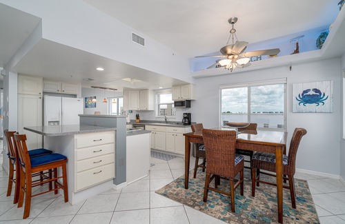 South Island Condo | 654 Waterside Condo w/Pool, Lanai & Walk to Beach