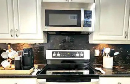 Bearss Plaza House | #66 New Montesinos Home by Joyful Moments Vacation
