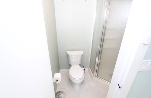 East Sandwich House | 665 Rt 6A - 4BR Retreat w. large backyard, near Sandy Neck Beach - pet-friendly!