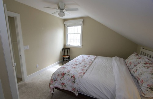 East Sandwich House | 665 Rt 6A - 4BR Retreat w. large backyard, near Sandy Neck Beach - pet-friendly!