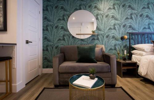 Little Italy Apartment | 6768 - 202 Amazing mini studio with full kitchen by Denstays