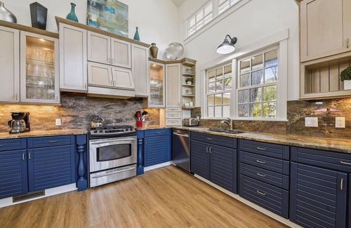 Heritage Woods House | 68 Heritage Road ~ Stunning Lagoon & Harbour Town Golf Views! 2 Master Suites!