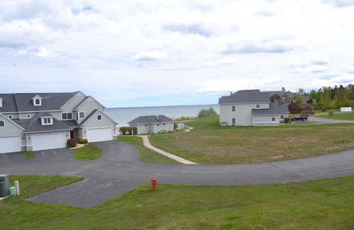 Mackinaw City Condo | 68 Island Bungalow of Mackinaw
