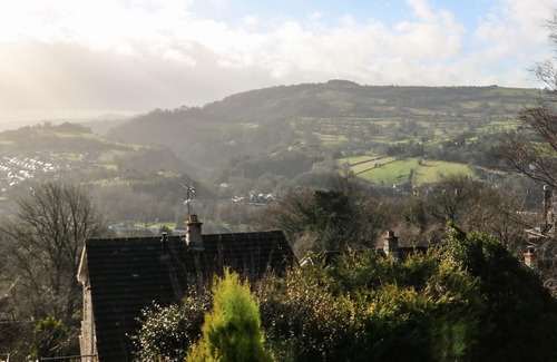 Holestone Moor House | 69 WELLINGTON STREET, pet friendly, with a garden in Matlock