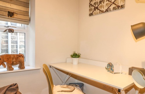 Holestone Moor House | 69 WELLINGTON STREET, pet friendly, with a garden in Matlock