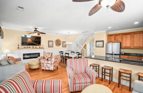 Bonito Boathouses House | 694 Bonito Rd-Sandy Palms