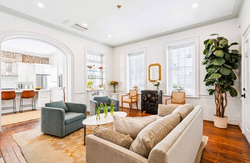 Cannonborough Elliotborough House | 6A at StPhilipSquare, One Block to King, Classic Charleston Comfort