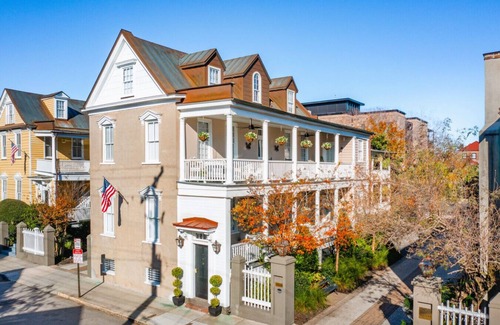 Cannonborough Elliotborough House | 6A at StPhilipSquare, One Block to King, Classic Charleston Comfort