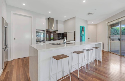 Moama House | 6A Blair St - Echuca Holiday Homes
