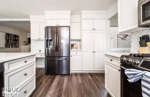 Northwest Edmonton House | 6B Luxury Home - Patio✔AC✔King Bed☆Park - WiFi