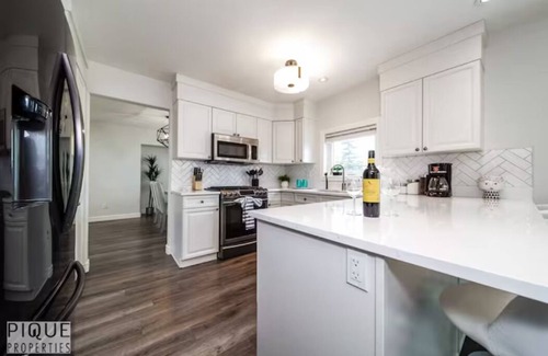 Northwest Edmonton House | 6B Luxury Home - Patio✔AC✔King Bed☆Park - WiFi