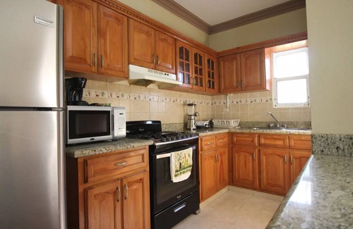 El Batey Villa | 6BD villa, centrally located, guest-friendly, fully equipped, pool/TV/fast WiFi