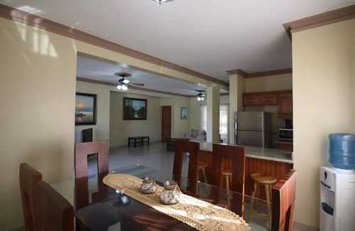 El Batey Villa | 6BD villa, centrally located, guest-friendly, fully equipped, pool/TV/fast WiFi