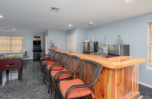 Kingston House | 6Bdrm 5ba Ultimate Game Room Swim & Launch Close!