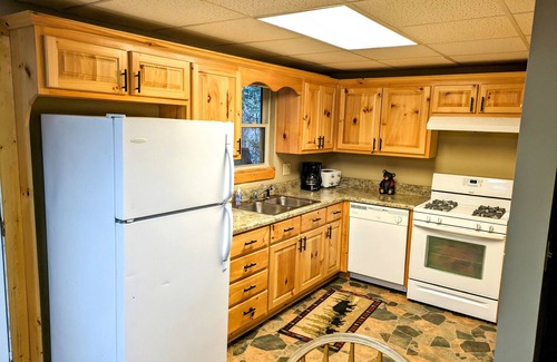 Sautee Nacoochee Cabin | 6BDRM Cabin only 10 mins to Alpine Helen/Hot Tub/Firepit/Game Room/Satellite