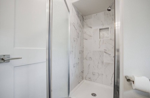 North University House | 6BDRM Hyde Park home near guad
