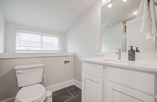 North University House | 6BDRM Hyde Park home near guad