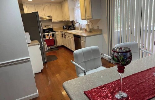 Colesville House | 6BDS HANDS&HEART EXTENDED , LUXURIOUS 6BDR 2.5 BTH