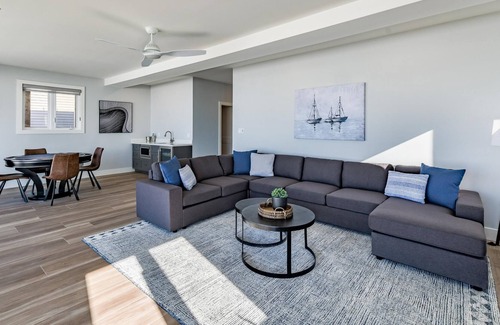 Tiny Cottage | 6bed 5bath brand new beach house in Tiny! West Exposure! Sunsets! Hot tub!