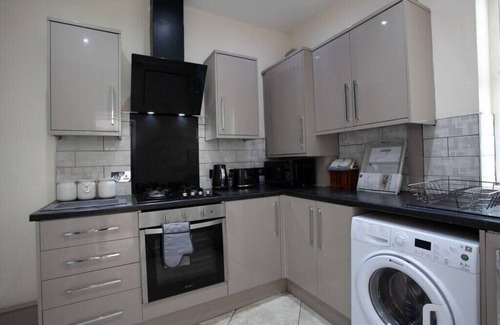 Rusholme House | 6Bedroom House 10min Drive from City Centre