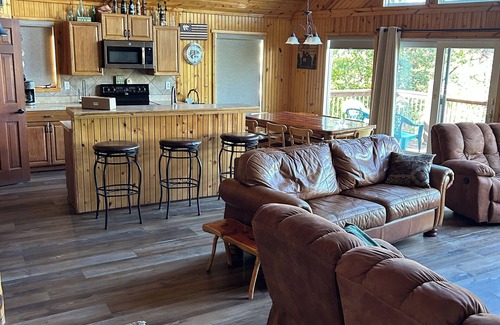 Warsaw House | 6BR/3BA Home Sleeps 20 -410 nightly/Holiday rates apply