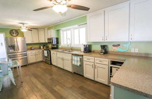 Sandbridge House | 6BR Bayside/steps to beach, heated pool, EVcharger