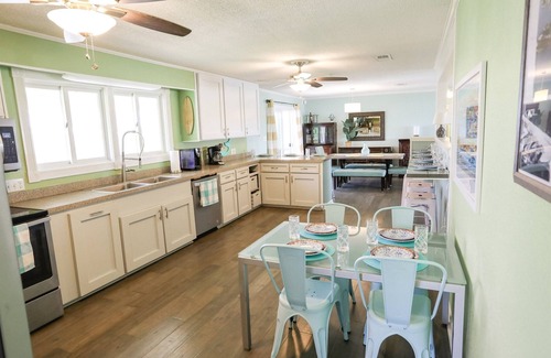 Sandbridge House | 6BR Bayside/steps to beach, heated pool, EVcharger