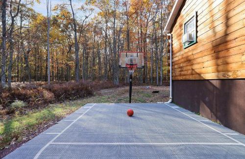 Hickory Hills House | 6BR Cabin w Fire Pit Game Room & Basketball