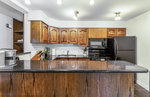 East Kootenay Ski Chalet | 6Br Chalet I Ski Out I Private HotTub