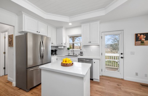 Atascadero House | 6BR Estate with Barn and Epic Yard!