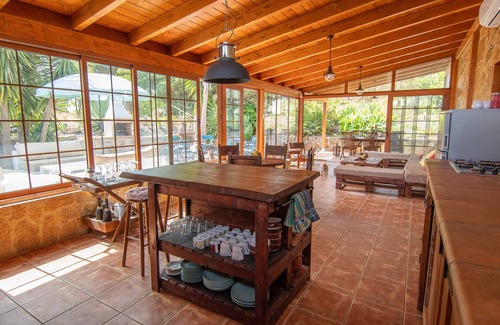Santa Maria de Guia de Gran Canaria Ski Chalet | 6BR Fire House Sanctuary-Terrace & Barbacue