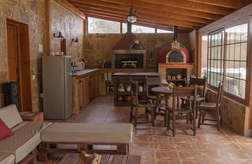 Santa Maria de Guia de Gran Canaria Ski Chalet | 6BR Fire House Sanctuary-Terrace & Barbacue