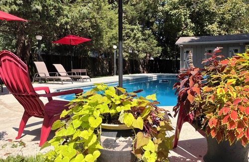 Overland Park House | 6BR Gated Home w Pool & Indoor Hot Tub- Chef’s Kitchen- 1.6 Acres Grand Piano