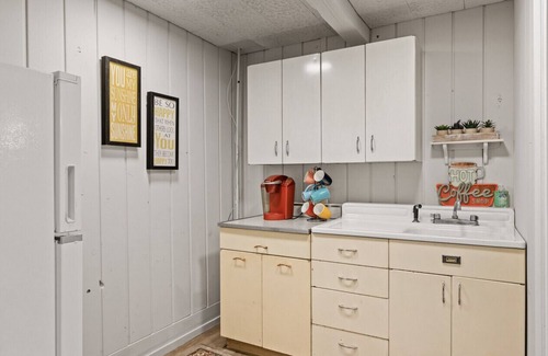 Minnetonka House | 6BR Home w public Lake Access 1.8miles 2 DT Wayzata, enjoy the lake year round!