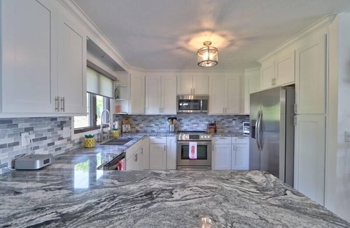 Town of Varick House | 6BR Lake House | FLX Wine Trail | Dock | Hot Tub
